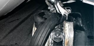 Piloţii, bănuiţi vinovaţi pentru incidentul în care au explodat roţile unui avion TAROM