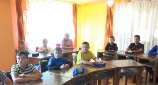 Elevii dintr-un sat din Caraş-Severin învaţă chiar în casa învăţătorului