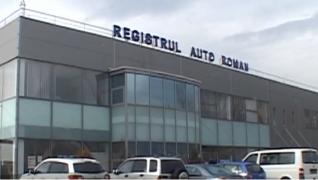 Patru funcţionari RAR şi un poliţist, arestaţi în dosarul înmatriculărilor ilegale