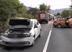 Accident grav în judeţul Neamţ, trei oameni au ajuns la spital