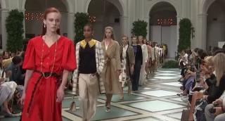 Săptămâna modei la New York a ajuns la final. Rochiile diafane şi imprimeurile floarale, în tendinţe