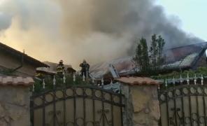 Un incendiu în Tulcea a devastat 6 case și o anexă (Video)