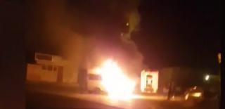 Un microbuz a luat foc într-o benzinărie din Galaţi (Video)