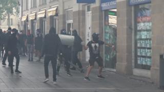 Magazine vandalizate la Nantes, la un nou protest al vestelor galbene, în Franța