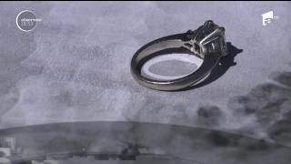 O tânără din Statele Unite și-a înghițit, în somn, inelul de logodnă