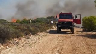 Evacuări masive pe insula Zakynthos, din cauza unui puternic incendiu de vegetaţie