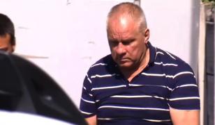 Momentul în care Gheorghe Dincă arde un manechin în butoiul din curtea casei