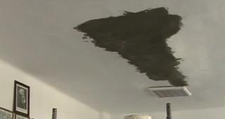 Incident grav la o şcoală din Gorj. Tavanul unei săli de clasă s-a prăbuşit