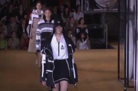 Eleganță și opulență la Săptămâna Modei la Londra