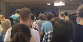 Mii de oameni, blocaţi la metrou din cauza unor probleme tehnice