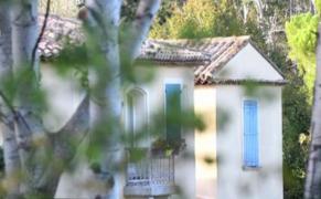 Casa lui Charles Aznavour din Provence a fost scoasă la vânzare, la un an de la moartea sa