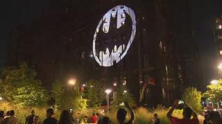 Batman, sărbătorit la 80 de ani în New York, Paris și Londra