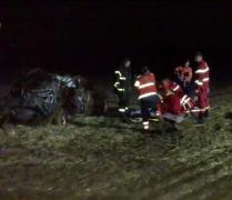 Accident grav la ieşirea din Medgidia. Un bărbat a murit, alţi doi în stare gravă, după ce s-au răsturnat cu maşina pe câmp