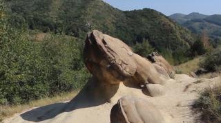 „Babele de la Ulmet", o comoară naturală de o frumuseţe rară, a României