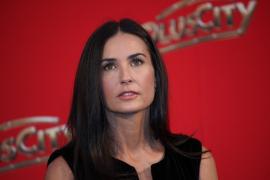 Demi Moore, abuzată la 15 ani. Agresorul îi plătise mamei sale 500 de dolari