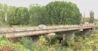 Pod vechi de jumătate de secol pe DN1, pericol uriaș pentru șoferi și pietoni