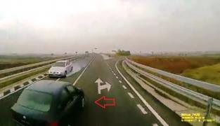Teroare pe Autostrada Timisoara - Arad. Doi șoferi i-au salvat viața unui "kamikaze" (Video)