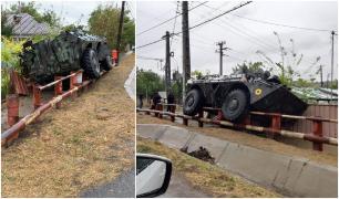 Accident cu TAB-ul Armatei, la Galaţi. Vehiculul militar a rămas suspendat pe parapete (Video)