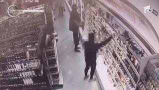 Un tânăr a înfruntat un hoț, într-un supermarket din Arad (Video)