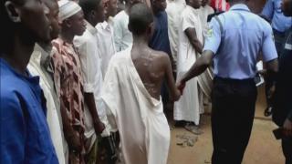 Sute de copii torturați și ținuți în lanțuri în Nigeria, la o școală islamică