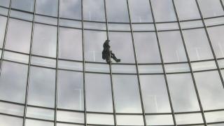 Spiderman a fost arestat în Germania, după ce a escaladat un zgârie-nori