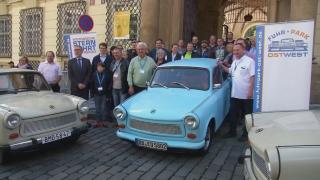 Paradă cu mașini Trabant pe străzile din Praga (Video)