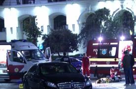 Zeci de persoane s-au luat la bătaie în faţa Palatului Parlamentului. Un bărbat a murit împuşcat