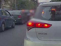 Tânăr de 29 de ani, înjunghiat într-o intersecţie din Capitală de un alt şofer