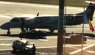 Klaus Iohannis, filmat când se urcă într-un avion privat de 25 de milioane de dolari