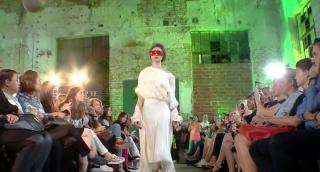 Prezentare de modă diferită, în Bucureşti. Care sunt ținutele sezonului rece