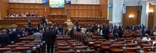 Moţiunea de cenzură depusă împotriva guvernului Dăncilă, citită cu sala de plen aproape goală