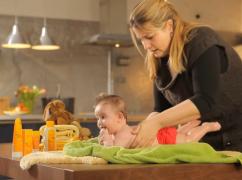 Totul despre masajul bebelușilor. Cum se face corect și ce beneficii are