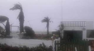 Uraganul Lorenzo a făcut prăpăd în Insulele Azore. Ciclonul a doborât copaci şi a distrus zeci de case