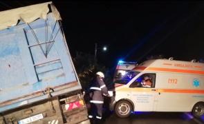 Carnagiu pe şosea din Ialomiţa. Zece oameni au murit şi opt au fost răniţi după ce un microbuz s-a lovit de un TIR