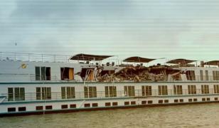 Accident în Deltă, o navă de croazieră de lux, lovită de un cargo. Trei răniţi