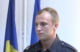 Denis, elev la Şcoala de Pompieri din Prahova, aprinde inimi cu vocea lui