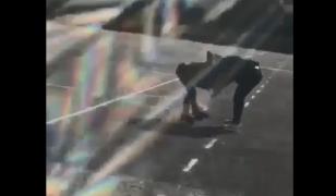 Bătaie sălbatică între fete, în curtea liceului, la Bârlad. Şi-au smuls părul din cap (video)