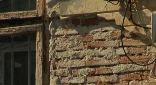 Primarii, obligați să reabiliteze şcolile cu risc seismic