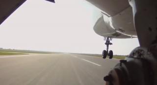 Aterizare cu probleme pe aeroportul din Iași. Pasagerilor nu li s-a spus adevărul