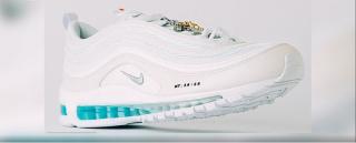 Nike a lansat pantofii sport care au în talpă apă sfinţită direct din Iordan