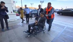 Senator PMP adus cu ambulanţa la Parlament pentru moţiunea de cenzură