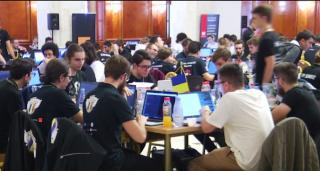 Sute de experţi în IT duc o luptă acerbă la Bucureşti. Tinerii se lupta pentru titlul de cei mai buni în securitate cibernetică