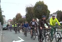 Protest în premieră la Târgu Mureş. Zeci de biciclişti au pedalat prin oraş, ca să atragă atenţia problemelor din trafic