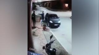 Un hoţ înarmat cu un pistol s-a lăsat păgubaş când a descoperit cine e victima (Video)