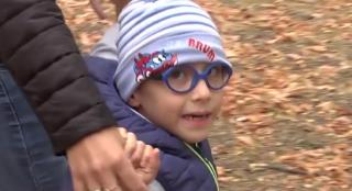 Vreau să ajut! George are cinci ani și suferă de tetrapareză spastică