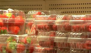 Înghițim fără să vrem 5 grame de plastic în fiecare zi, dar se poate evita plasticul?