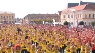 Peste 1.700 de oameni au făcut kangoo jumps, în sincron, la Oradea