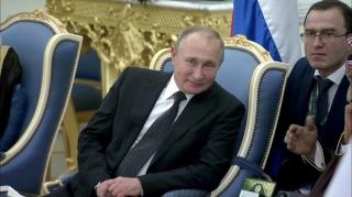 Vladimir Putin, primit cu salve de tun în Arabia Saudită (Video)