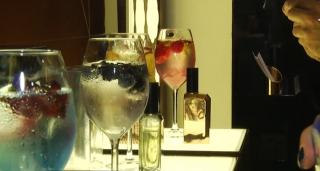 Povești despre parfumuri. Ce esenţe preferă vedetele din România