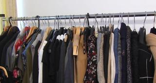 Ce facem cu hainele pe care nu le mai purtăm niciodată. Unde le putem vinde sau dona